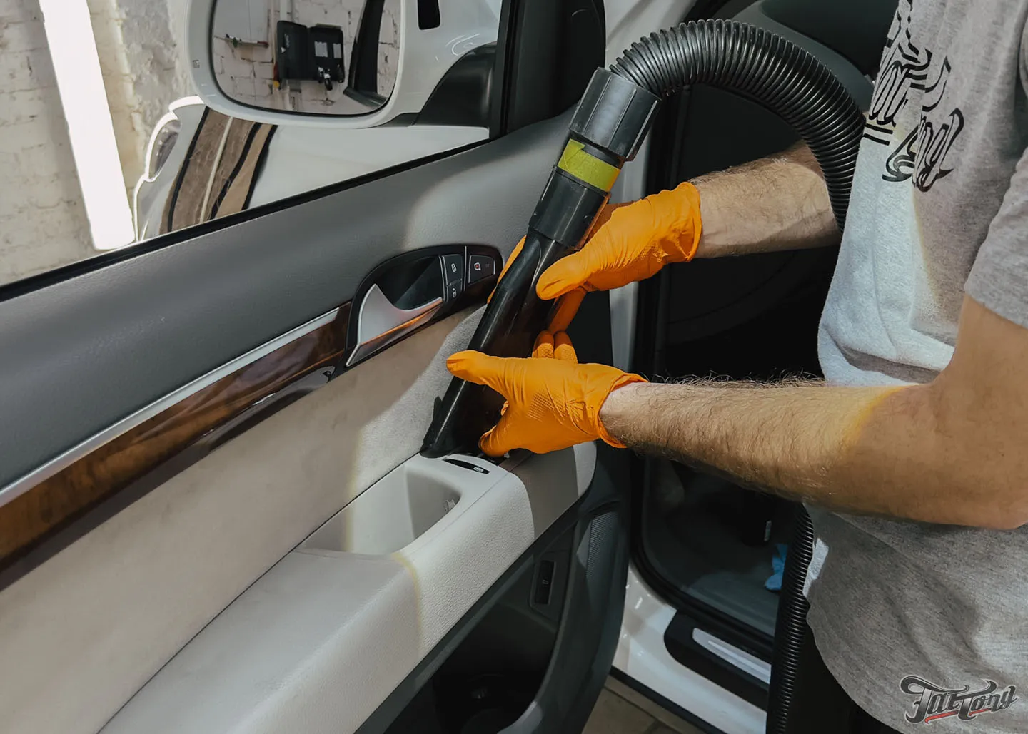 Кузовной ремонт, оклейка полиуретаном, окрас суппортов и химчистка салона для Audi Q7